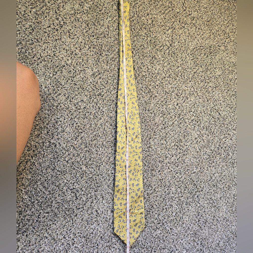 Vintage TANGO Yellow 100% SILK Tie w/ Blue Flowers Mens EUC - Picture 4 of 7